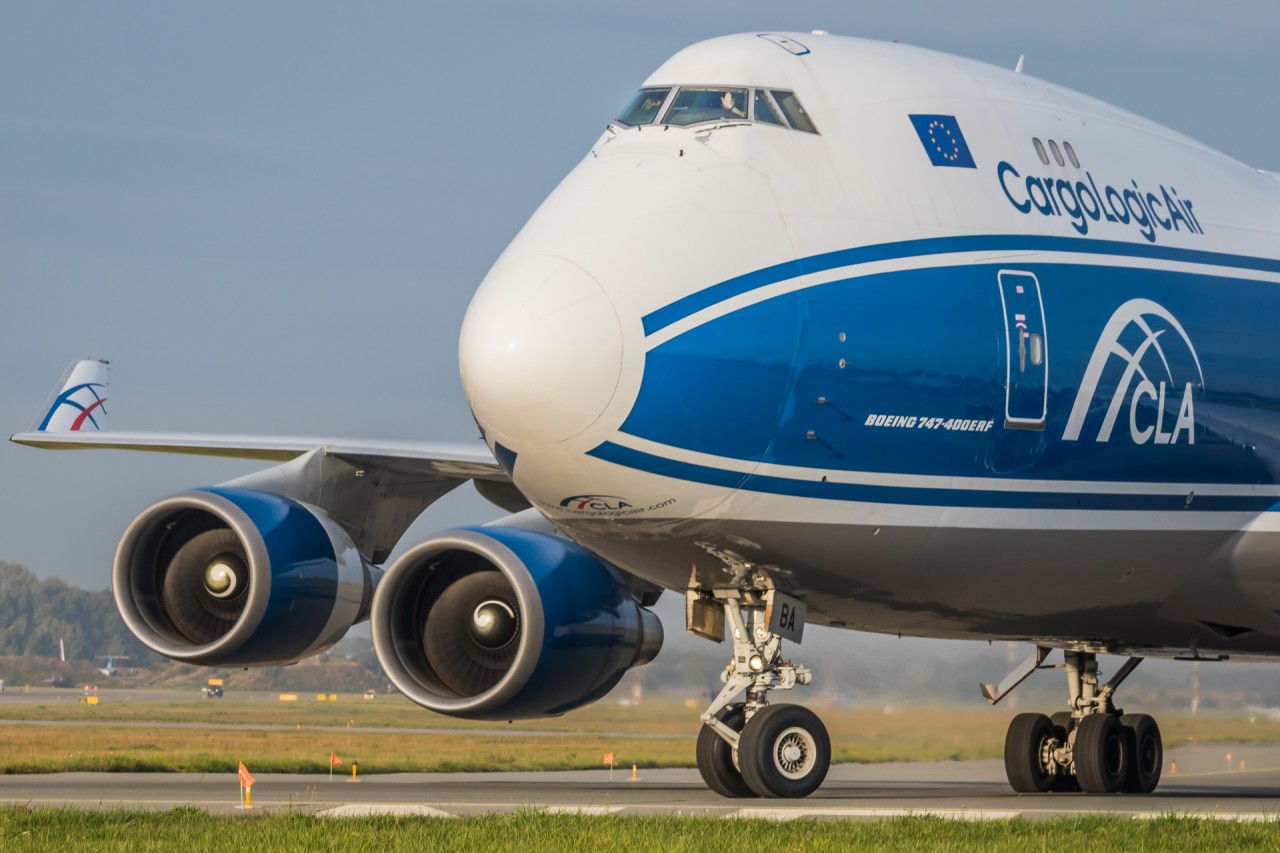 Olbrzym wylądował. Gigantyczny Jumbo jet BOEING 747 wylądował w Pyrzowicach [GALERIA ZDJĘĆ]