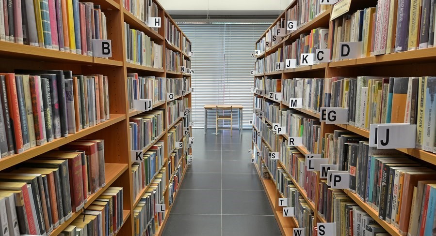 Biblioteki czynne. Jakie zasady obowiązują w czytelniach i wypożyczalniach?