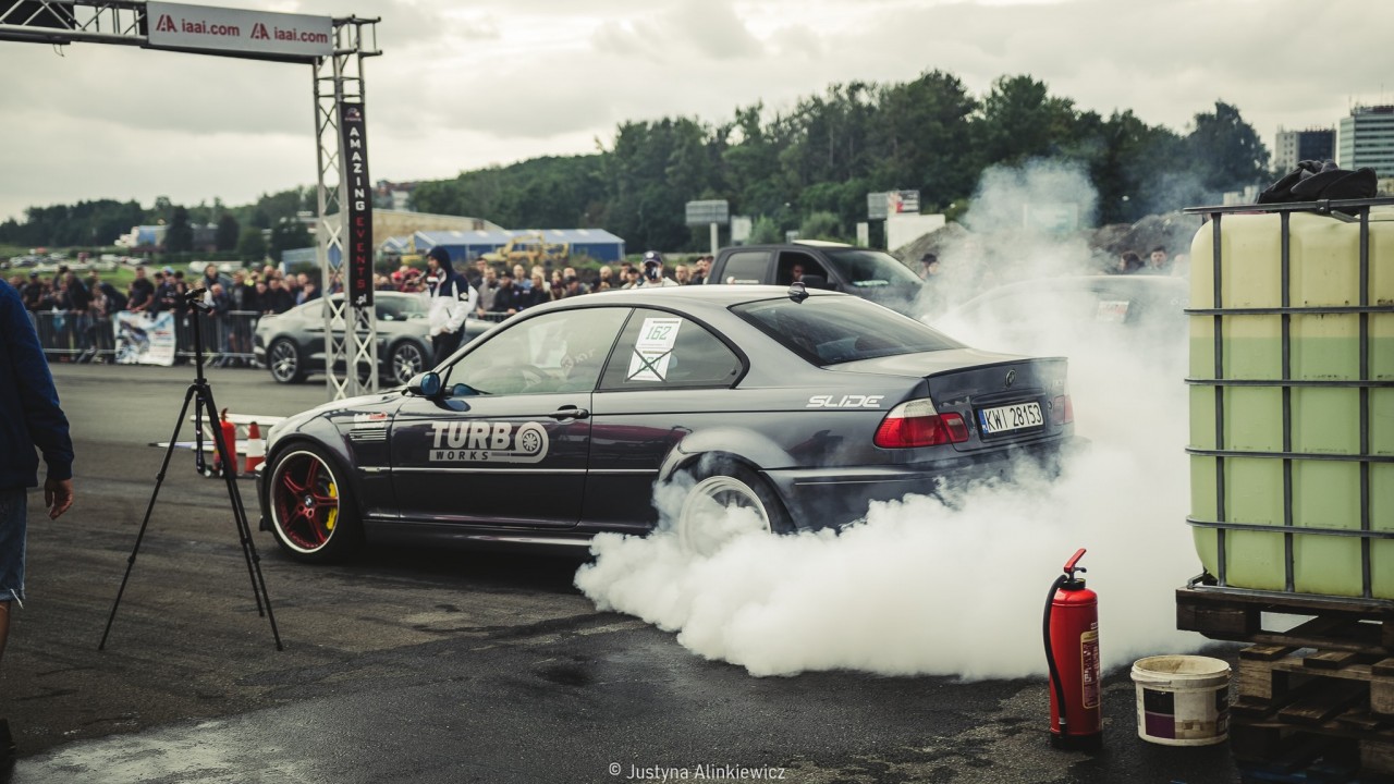 Super bryki, ryk silników, drift i wyścigi na 1/8 mili. 7 sierpnia Moto Show Katowice!