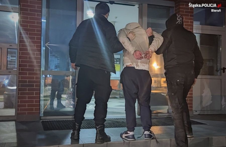 Groził Rodzicom, Zaatakował Policjantów