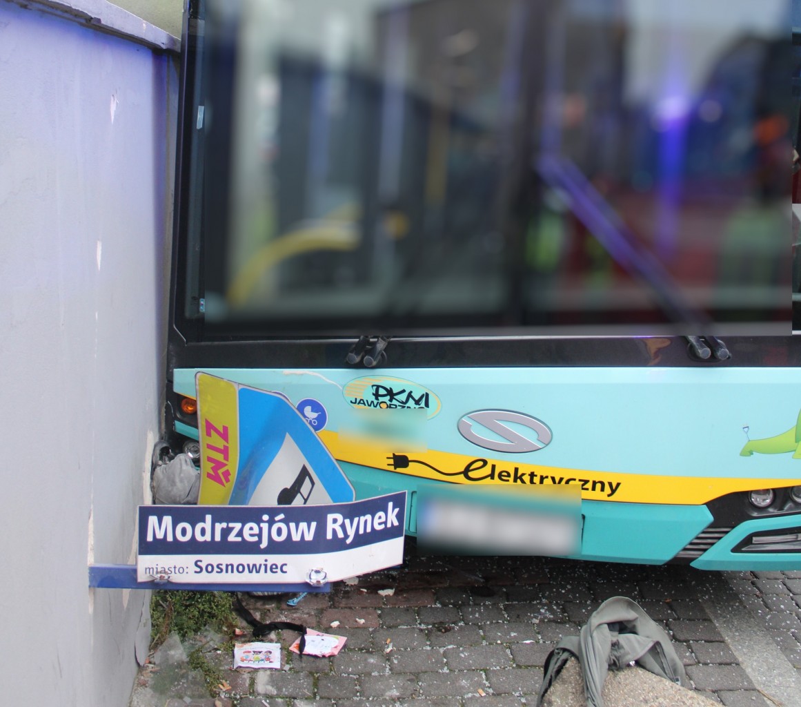 Autobus Wjechał W Matkę Z Dziećmi! [Zdjęcia]