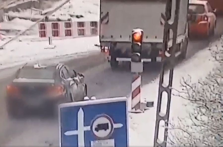Sypią Się Mandaty Za Przejazd "na Czerwonym"