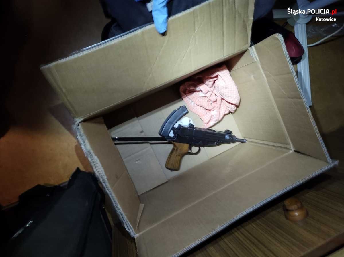 Katowiccy kibole handlowali narkotykami i mieli broń maszynową!