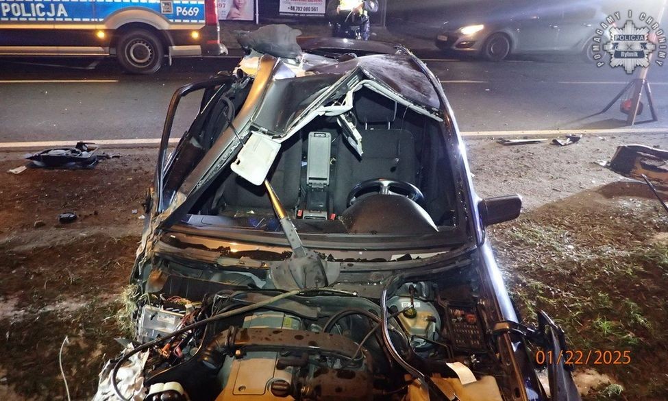 20-latek rozbił mercedesa - wypadek w Jejkowicach