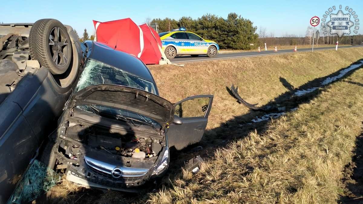 Śmierć w czołówce! Zderzyły się dwie osobówki [ZDJĘCIA]