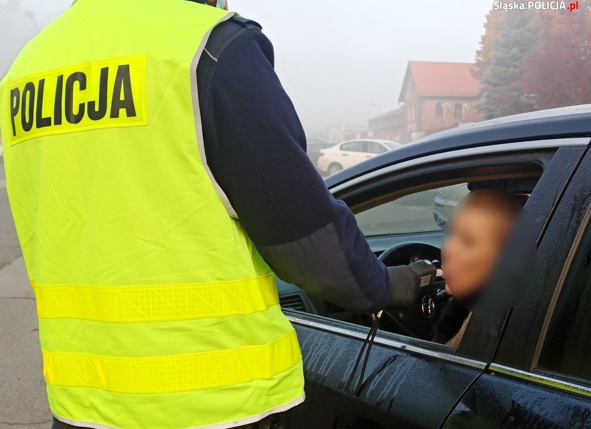 Telefon na policję: "Halo? Jadę pijany samochodem". Miał 4 promile!
