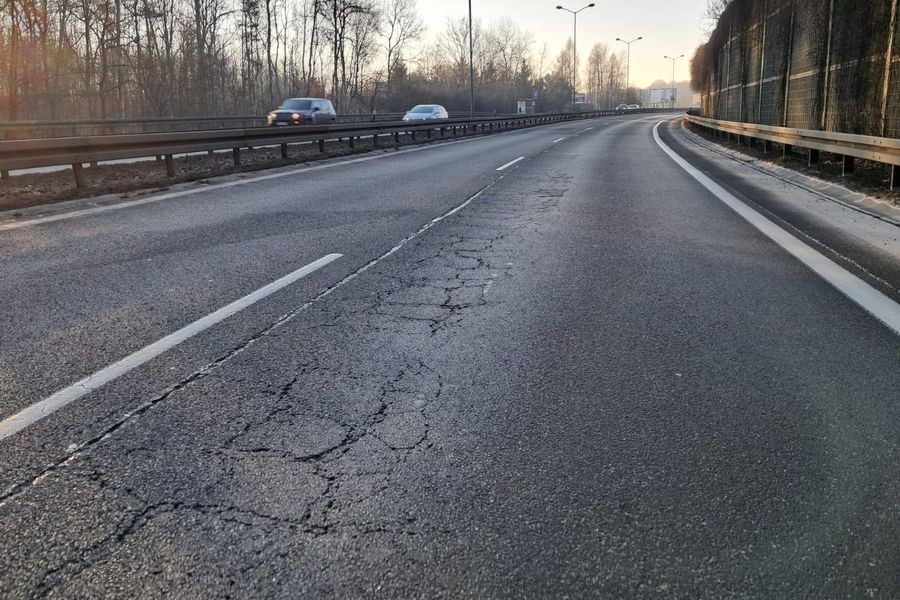 Drogowcy naprawiają DK86 - roboty potrwają do 8 marca