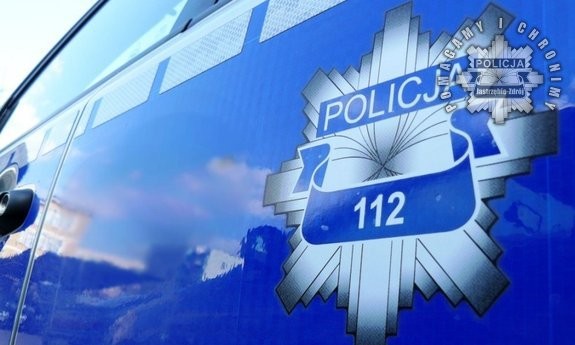 "halo, Policja? Ktoś Zaczepia Dzieci Na Przystanku!"