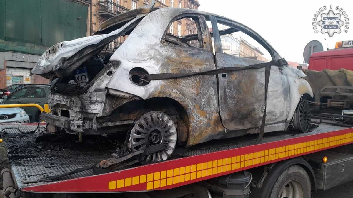 Rozbite auto stanęło w płomieniach - za kierownicą siedział 14-latek