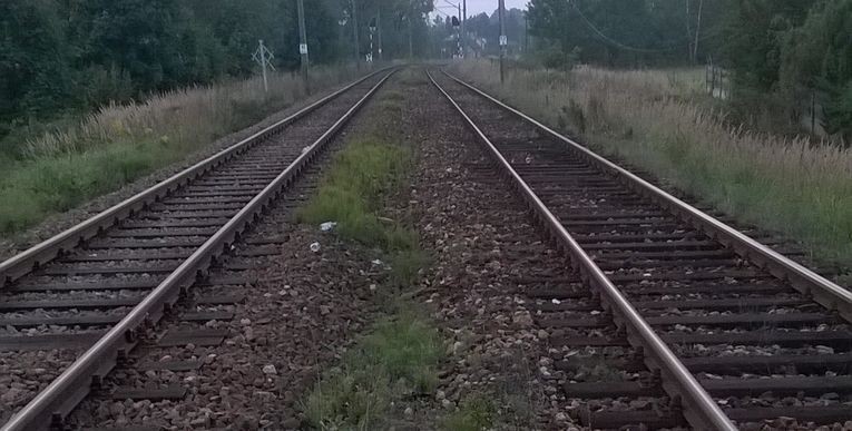 Śmiertelny wypadek na torach - są utrudnienia w ruchu pociągów