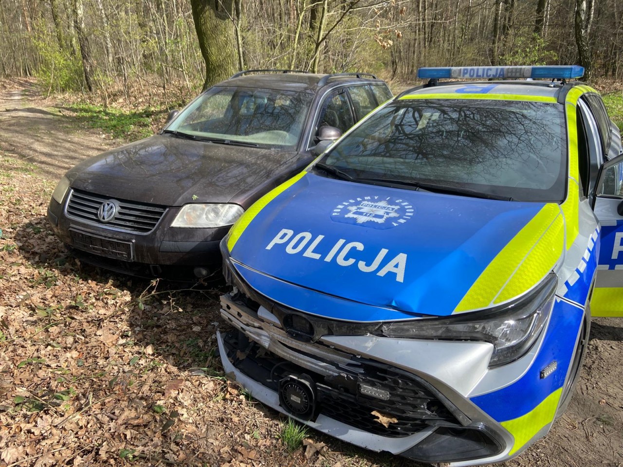 Pościg i strzelanina w Gliwicach! Kierowca Passata chciał rozjechać policjantów! [ZDJĘCIA]