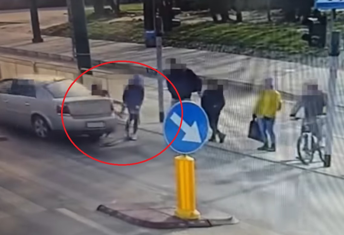 Kobieta O Mało Nie Rozjechała 11-Latka Na Przejściu! [Wideo]
