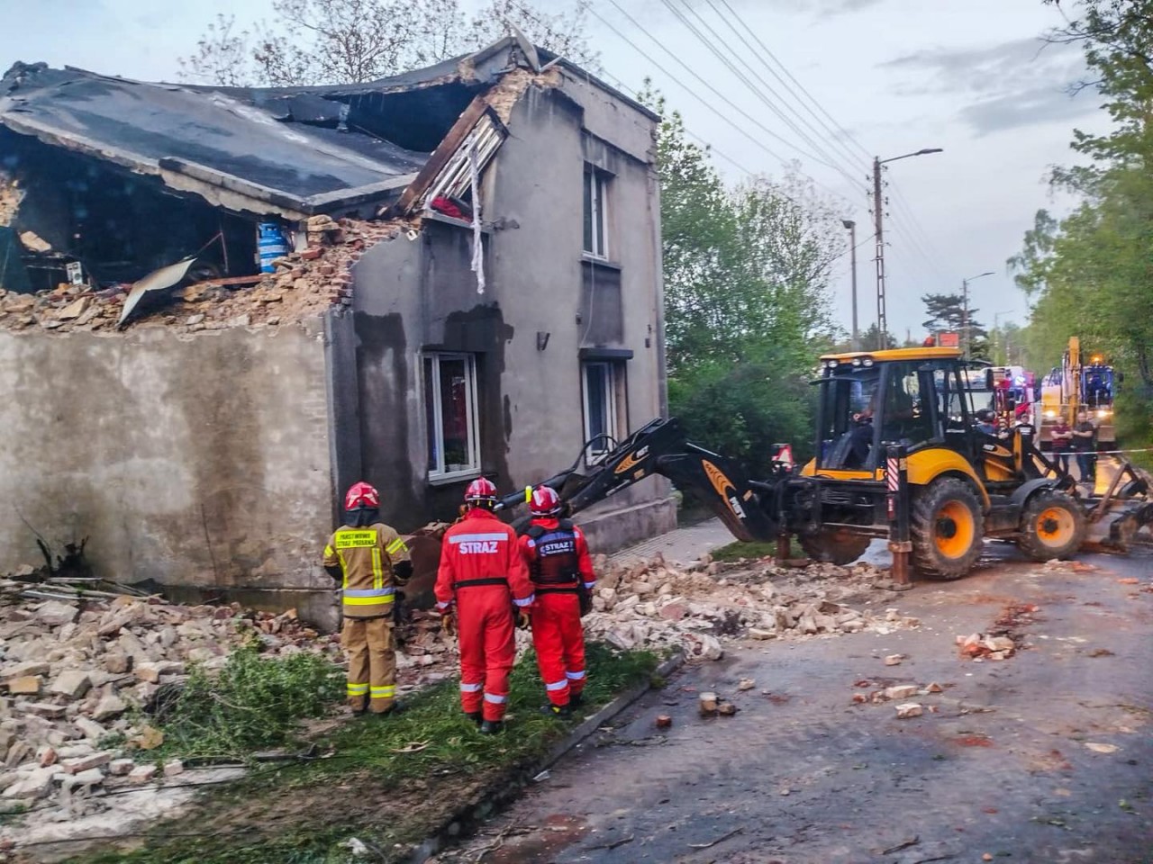 Pilne!!! Wybuch Domu W Wojkowicach! Są Ranni, Ekzplozja Zniszczyła Całe Piętro!