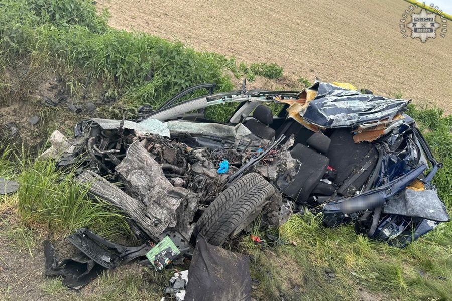 Zderzenie Volkswagena Z Ciężarówką - Kierowca Osobówki Zginął