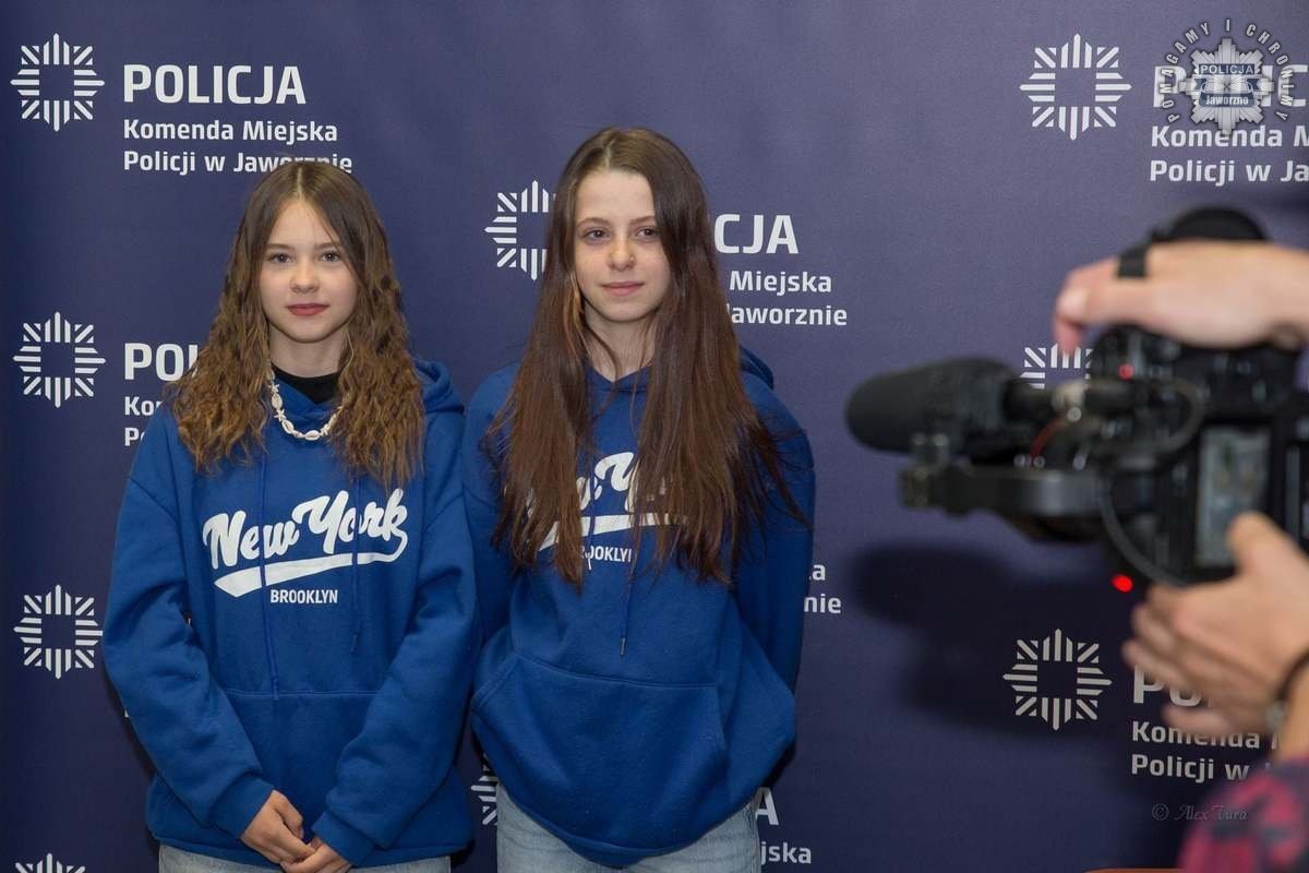 Zadziałały Jak Automat! Bohaterskie Nastolatki Uratowały Życie Seniorce!