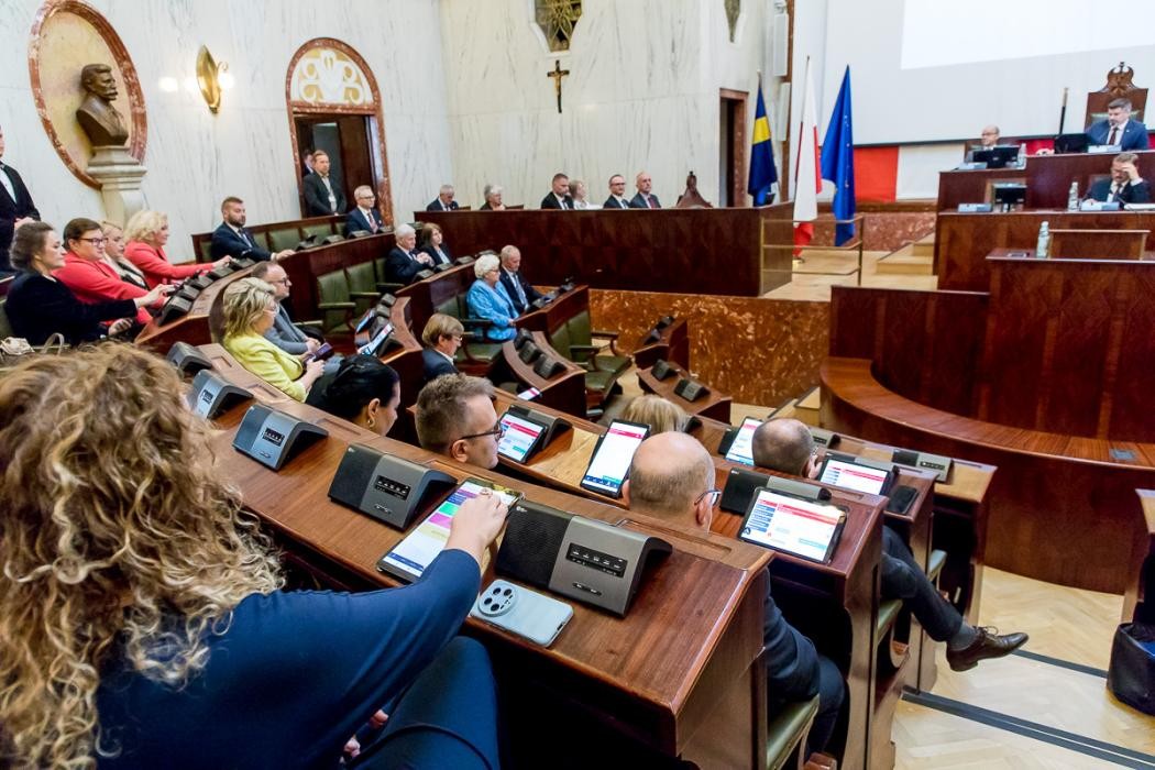 W Trybie Nadzwyczajnym Zwołano Sejmik. W Tle Koleje Śląskie