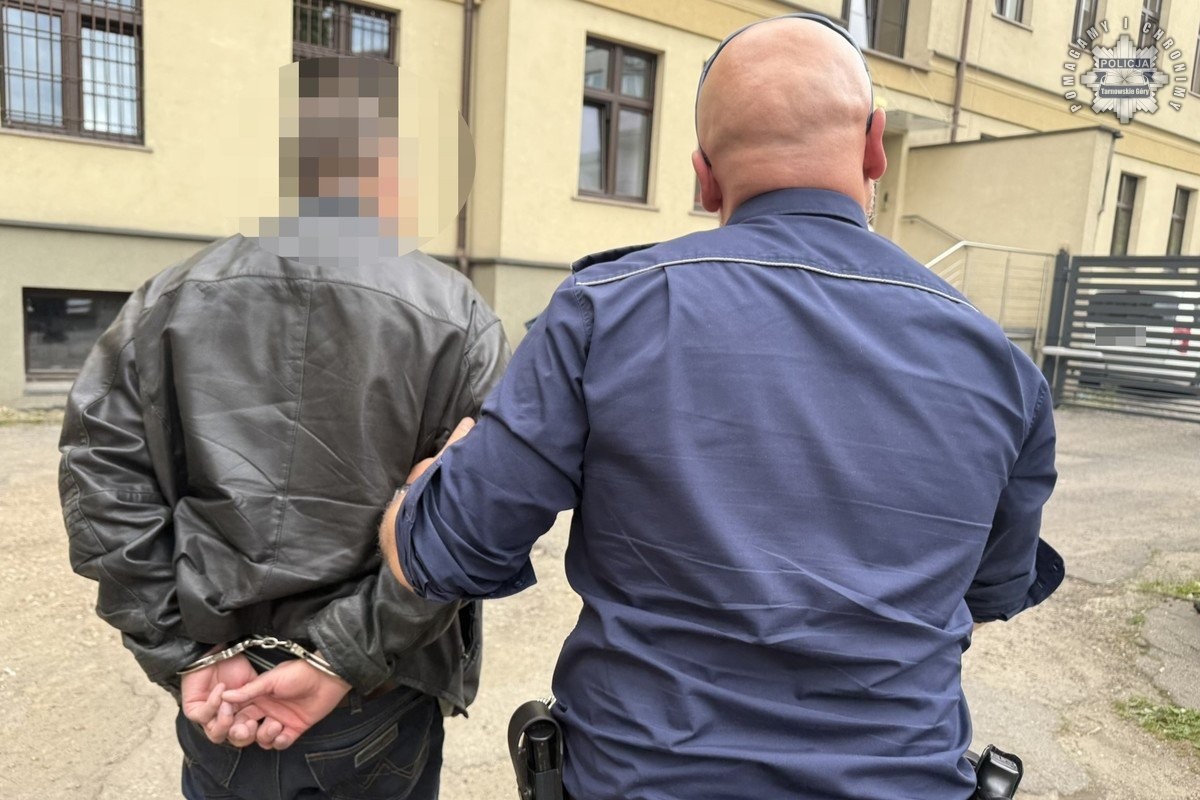 Robił zdjęcia dzieciom z przedszkola! Co policja znalazła w jego telefonie? 