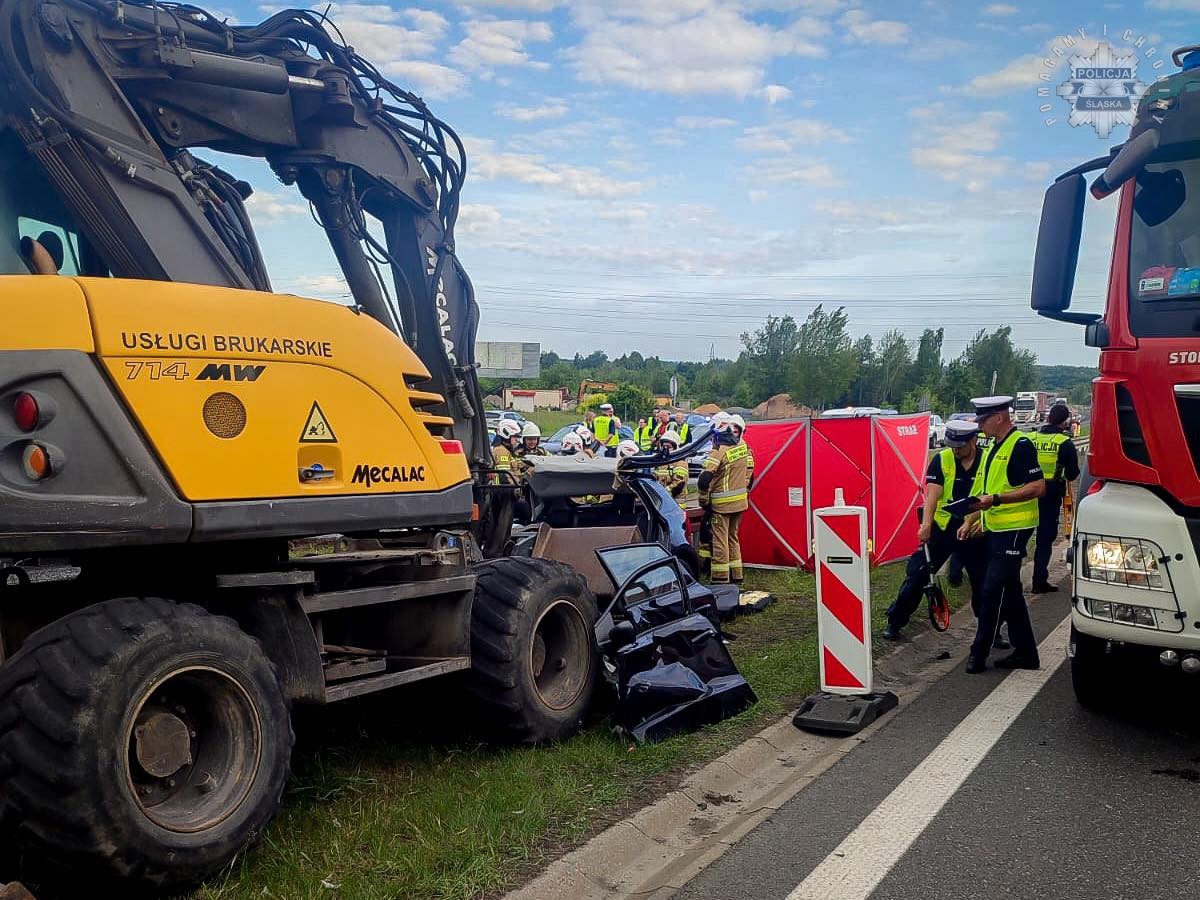 Tragiczny Wypadek Na Autostradzie A4 - Samochód Uderzył W Koparkę