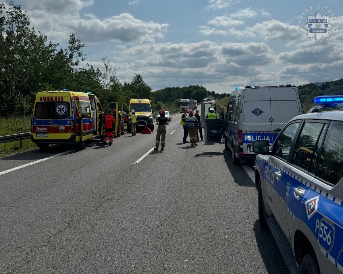 Koszmarny wypadek na S1. Nie żyje młody motocyklista! [ZDJĘCIA] Droga zablokowana