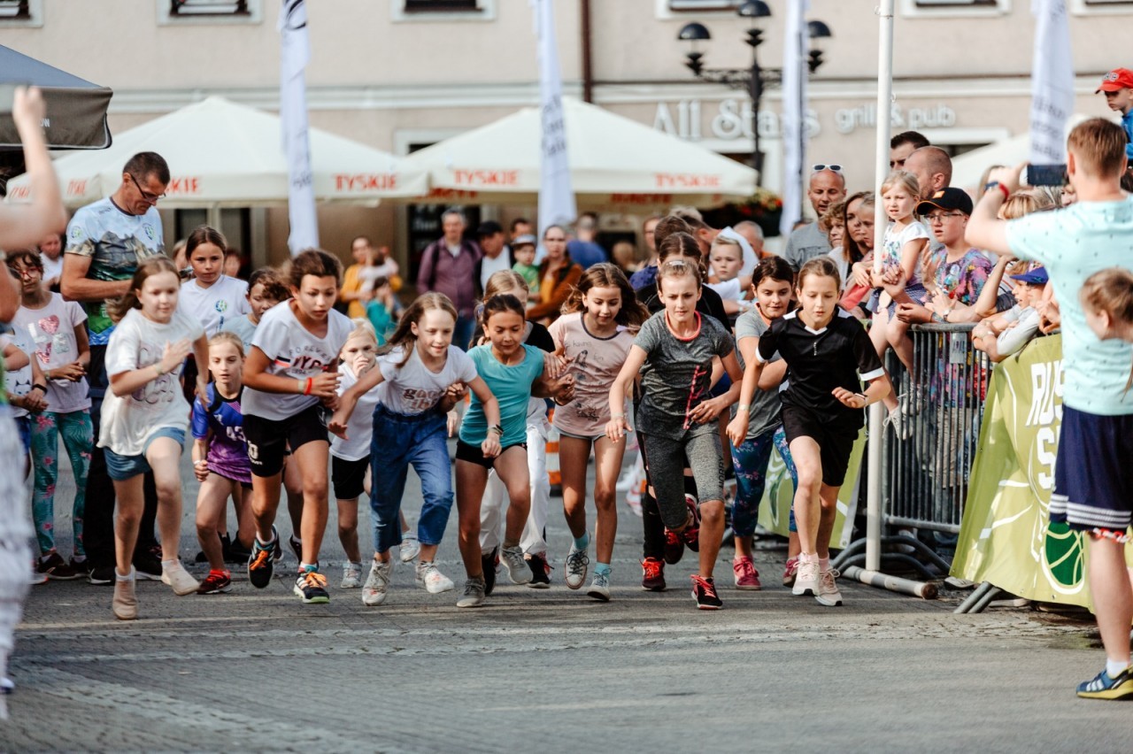 "biegatonki Na Start": Rynek W Mikołowie Pełen Małych Biegaczy