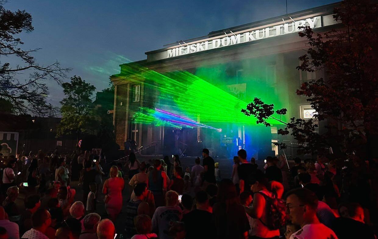 Start wakacji w Łaziskach Górnych: muzyka, taniec i laserowe show