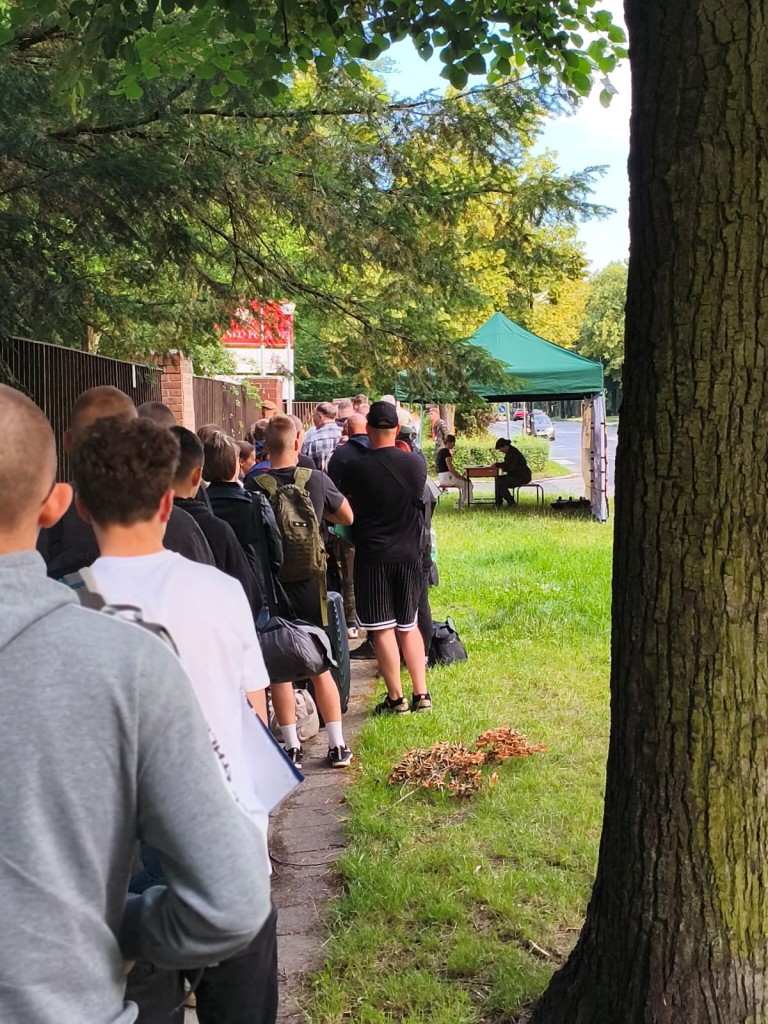 Kolejki Chętnych, Żeby Zostać Żołnierzem!