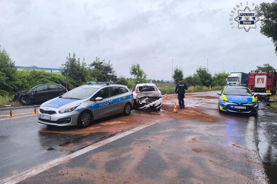 Wypadek Na Ul. Turyńskiej - 2 Osoby W Szpitalu [Zdjęcia]