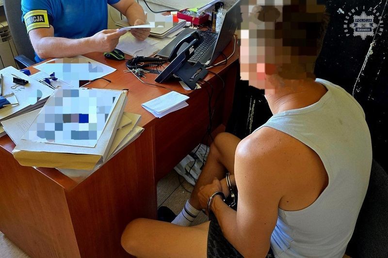 Miał Przy Sobie Narkotyki, A W Samochodzie Kradzione Ubrania