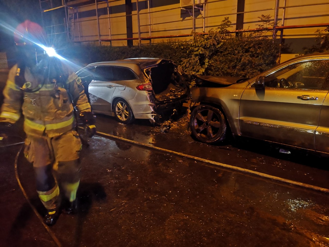 Pożar Samochodów W Katowicach – Dwa Pojazdy Zniszczone