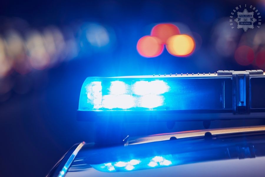 Policjanci Użyli Broni - Postrzelili Mężczyznę, Który Ruszył Na Nich Z Maczetą