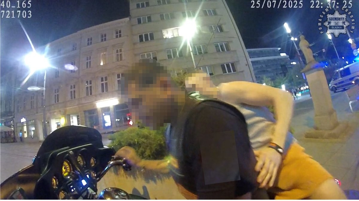 Katowice: Pijany motocyklista z zagranicy zrobił sobie z chodnika tor! [WIDEO]