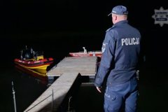 Strazacy-i-policjanci-prowadza-akcje-na-Jeziorze-Zywieckim