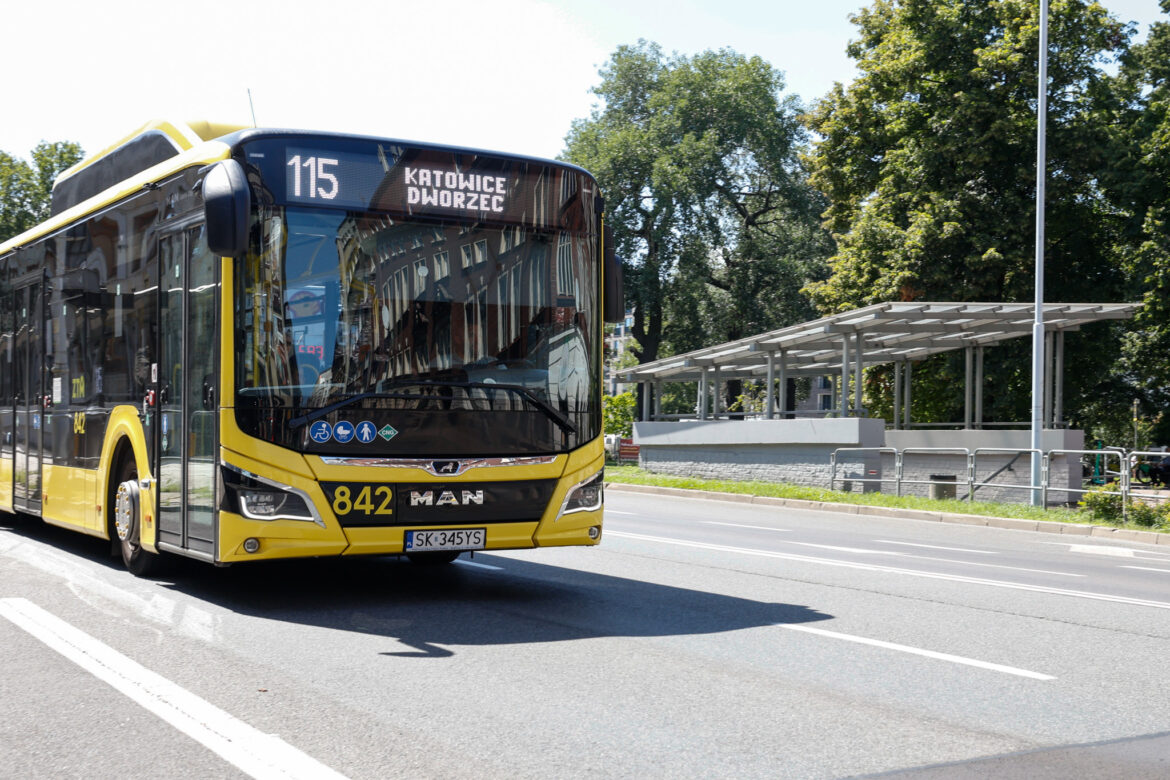 Katowice inwestują w autobusy CNG – 15 nowych pojazdów za blisko 39 mln zł. Fot. UM Katowice