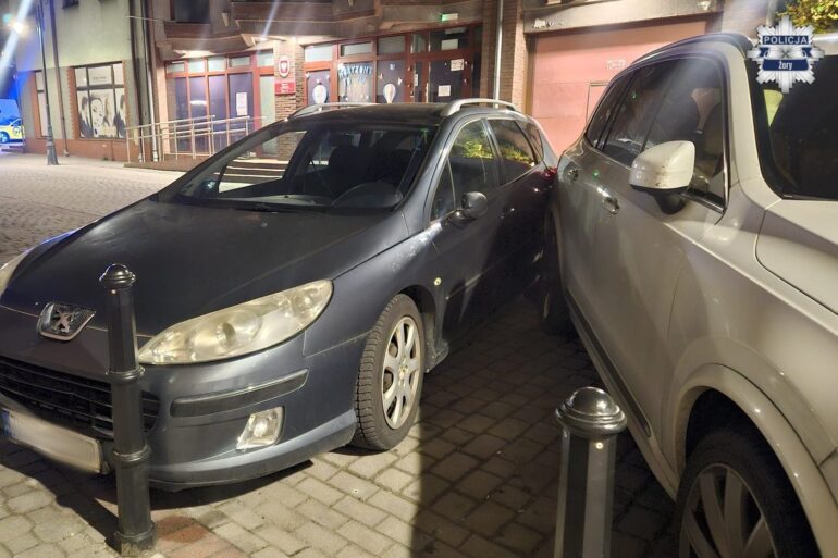 Groźne sceny na ulicach Żor! Nietrzeźwa kierująca taksówką uderzała w kolejne zaparkowane samochody