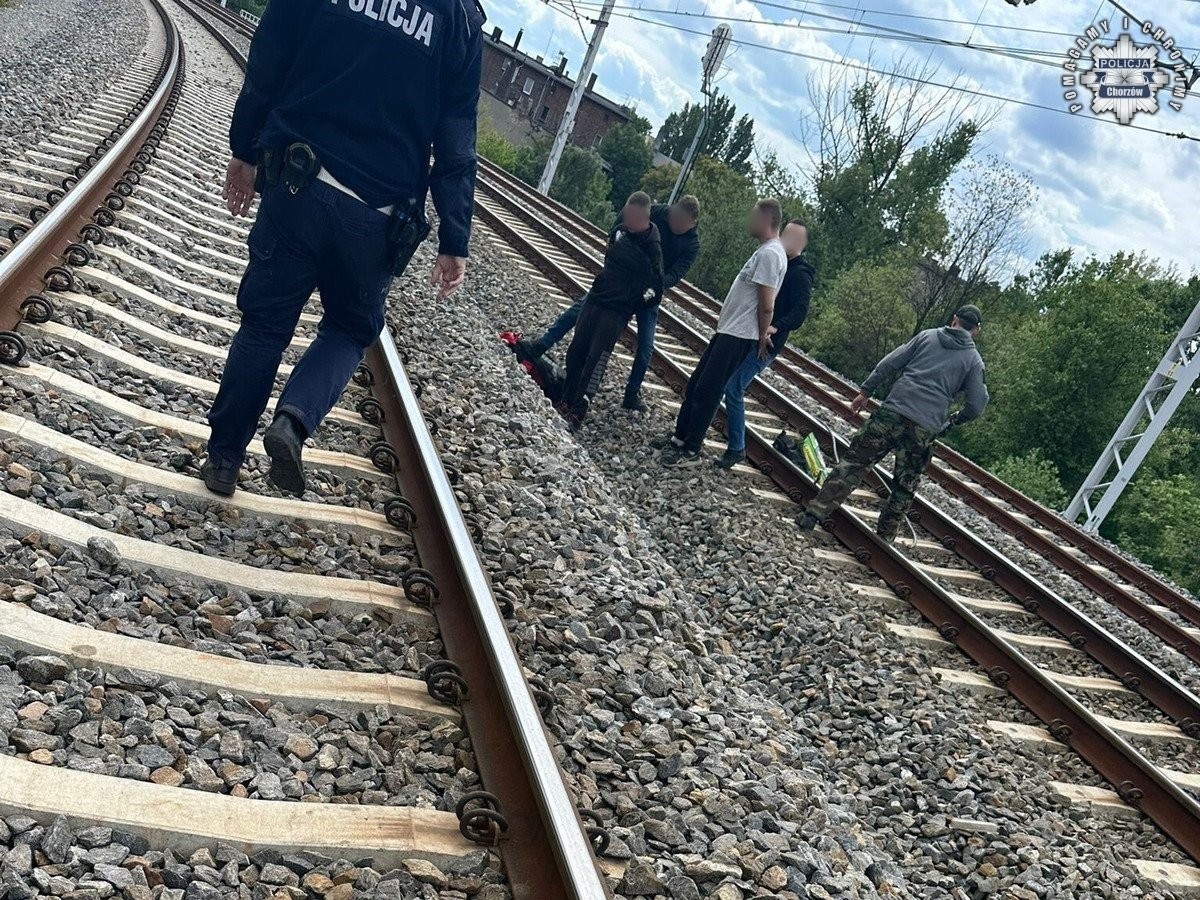 Tło