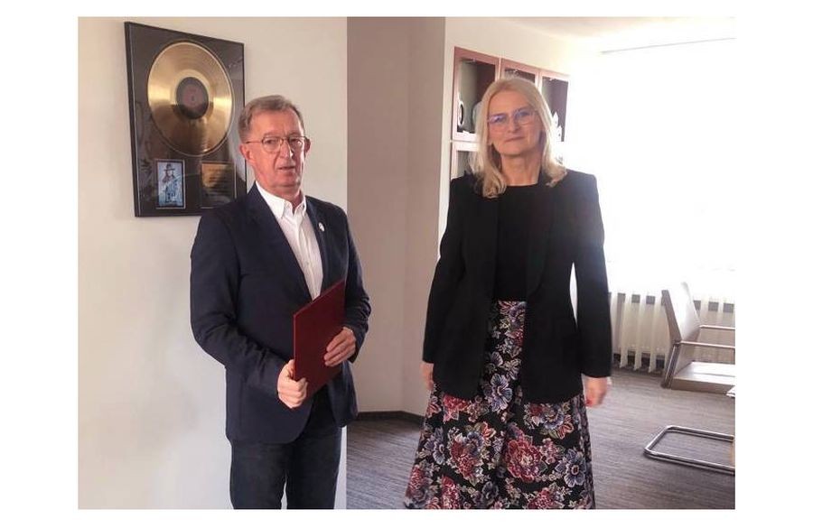 Tło