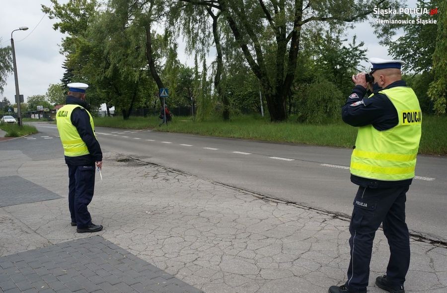 Tło