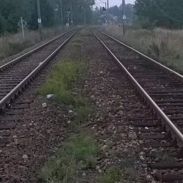 Porzucony wagon na torach mógł spowodować wypadek. Węglarka odczepiła się od pociągu towarowego. Doszło do opóźnień w ruchu pasażerskim. Teraz trwa śledztwo w tej sprawie.