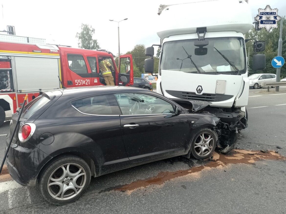 Wypadek w Pszczynie na DK-1. Kobieta trafiła do szpitala. Fot KPP Pszczyna