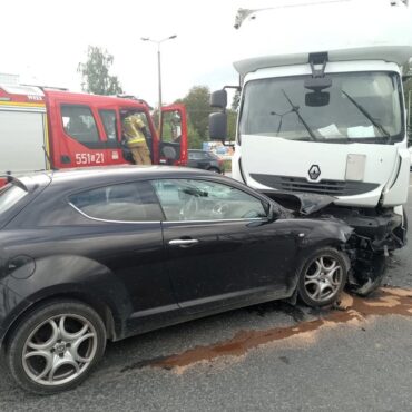 Wypadek w Pszczynie na DK-1. Kobieta trafiła do szpitala. Fot KPP Pszczyna