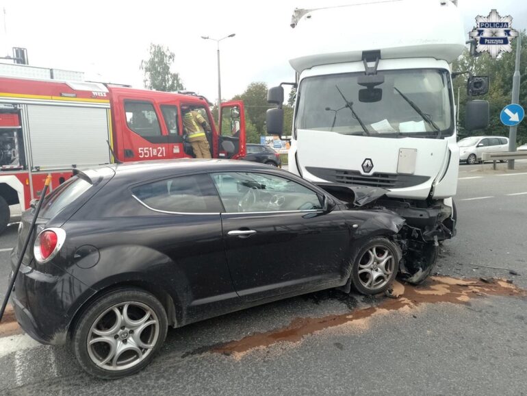 Wypadek w Pszczynie na DK-1. Kobieta trafiła do szpitala. Fot KPP Pszczyna