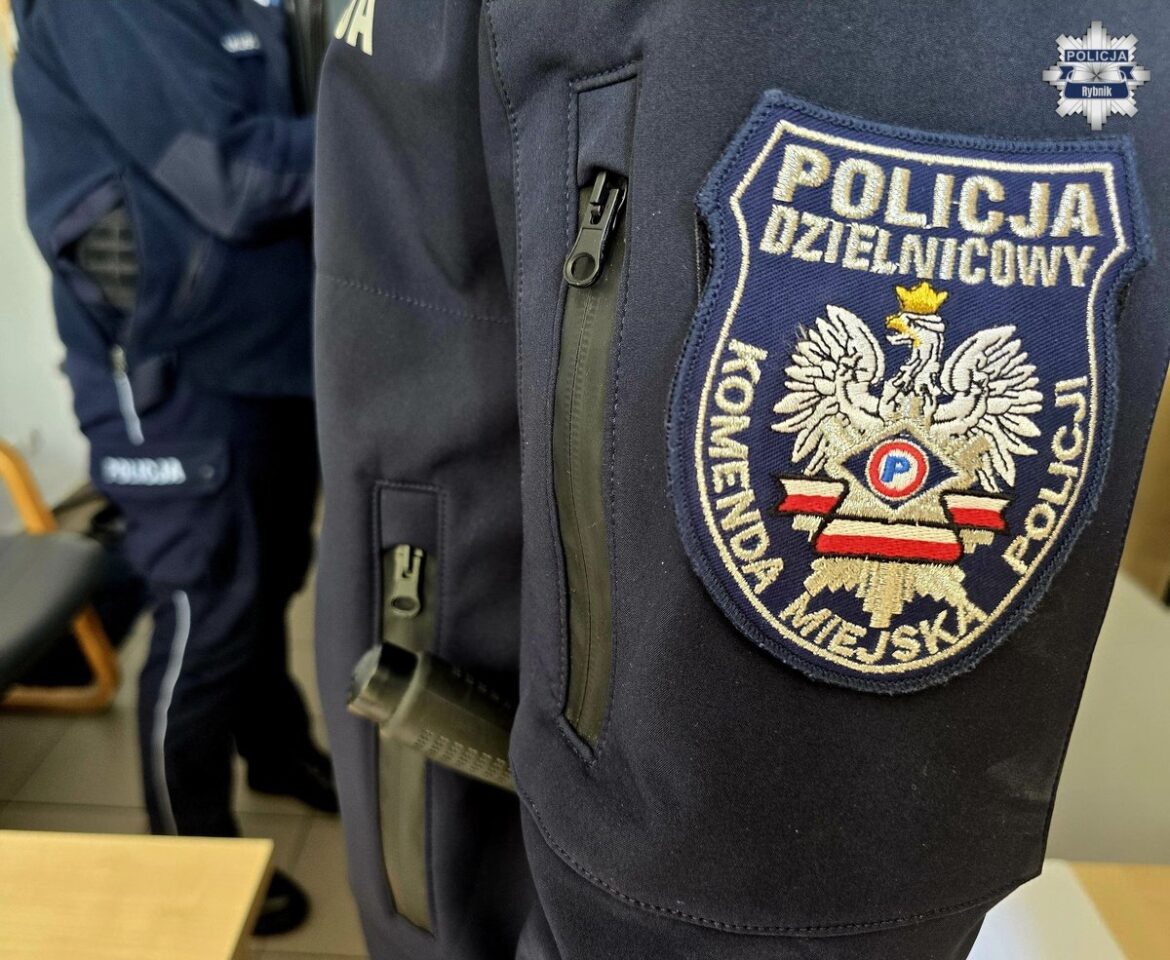 Rybniccy dzielnicowi pomogli 87-letniemu seniorowi. Fot, KMP Rybnik