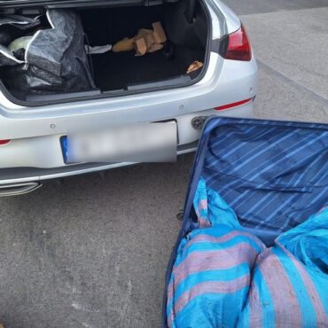 Policjanci z Wydziału do spraw Zwalczania Przestępczości Pseudokibiców Komendy Wojewódzkiej Policji w Katowicach zatrzymali dwóch mieszkańców Siemianowic Śląskich, którzy posiadali blisko 100 kilogramów narkotyków.