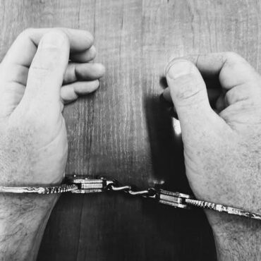 Interwencja wobec sprawcy przemocy domowej w powiecie mikołowskim. 35-letni mężczyzn został decyzją sądu tymczasowo aresztowany.