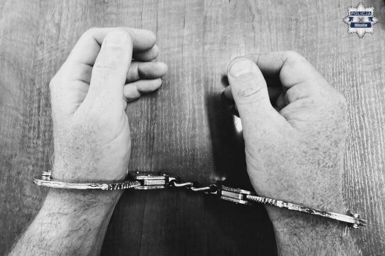 Interwencja wobec sprawcy przemocy domowej w powiecie mikołowskim. 35-letni mężczyzn został decyzją sądu tymczasowo aresztowany.