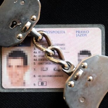 Śledczy z Mikołowa zakończyli postępowanie przeciwko 12 osobom, które chciały kupić nielegalne prawo jazdy. Większość z nich nigdy nie zdała egzaminu, inni stracili uprawnienia m.in. za jazdę po alkoholu.