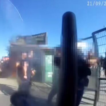Ustawka pseudokibiców w Chwałowicach została udaremniona przez policjantów. Funkcjonariusze zabezpieczali mecz piłkarski GKS Pierwszy Chwałowice -Odra Wodzisław. Około 60 osób próbowało doprowadzić do konfrontacji. Dzięki szybkiej reakcji funkcjonariusze skutecznie zapobiegli eskalacji konfliktu i przywrócili porządek publiczny.