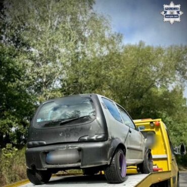 Mandat dla 18-latka i auto odholowane przez lawetę - tak skończyła się policyjna kontrola w Jastrzębiu-Zdroju. Nastolatek jechał zdezelowanym autem. W dodatku nie miał wymaganych uprawnień