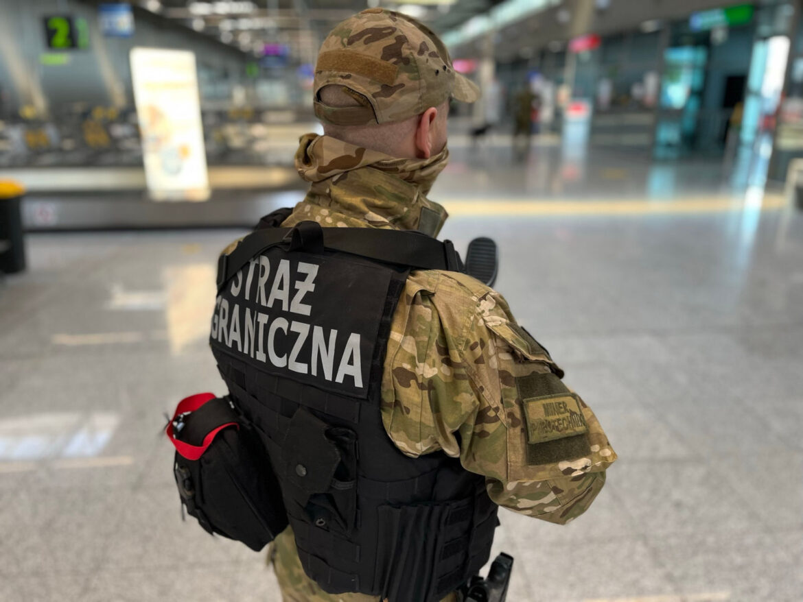 8 pasażerów w Pyrzowicach nie zostało wpuszczonych na pokład samolotu do Chorwacji. Fot. SG
