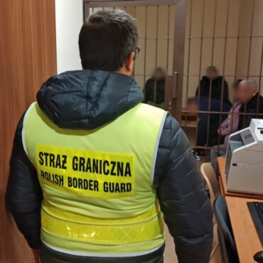 Funkcjonariusze Śląskiego Oddziału SG zatrzymali 14 Kolumbijczyków, którzy wykorzystując luki w przepisach nielegalnie u nas przebywali i pracowali. fot. Śląski Oddział Straży Granicznej w Raciborzu.